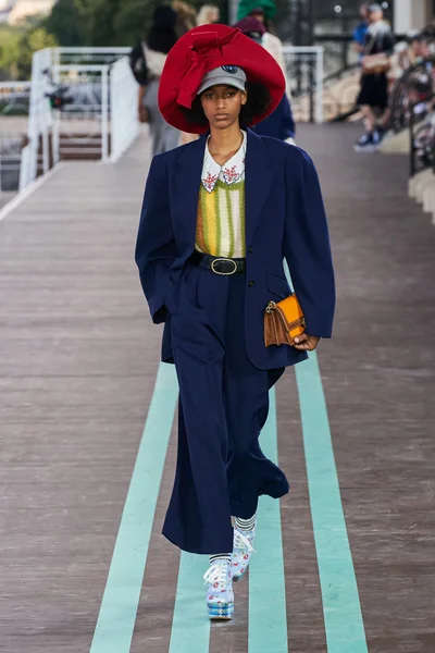 Look 46